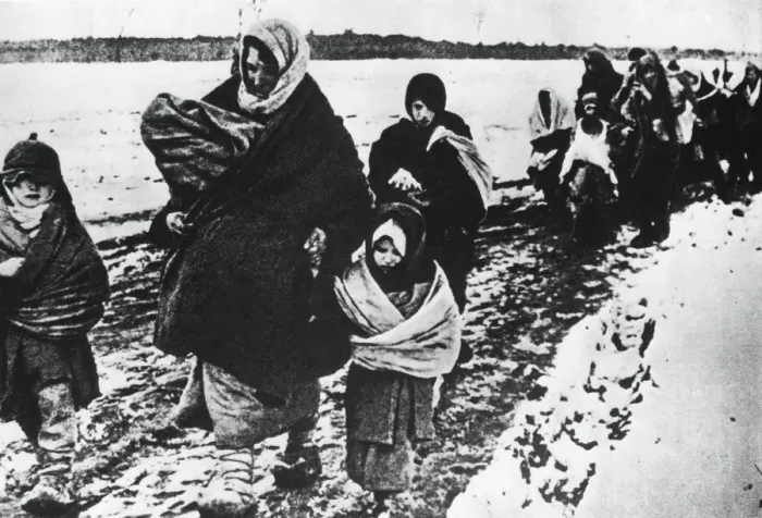 Framed Print : Homeless refugee women and children, Russia, 1941 Framed Print : Homeless refugee women and children, Russia, 1941