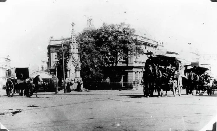 Framed Print : Horse Buses corner of Queen and Eagle Street, Brisbane, 1900. Creator: Unknown Framed Print : Horse Buses corner of Queen and Eagle Street, Brisbane, 1900. Creator: Unknown