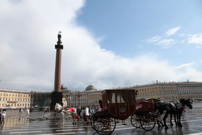 Framed Print : Horse-drawn carriage in Palace Square, St Petersburg, Russia, 2011. Artist: Sheldon Marshall Framed Print : Horse-drawn carriage in Palace Square, St Petersburg, Russia, 2011. Artist: Sheldon Marshall