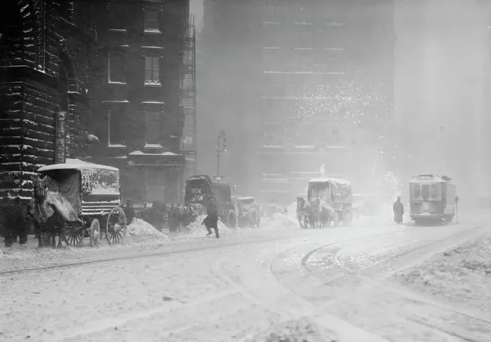 Framed Print : Horse-drawn wagons on snowy street, NY snow storm, 1910. Creator: Bain News Service