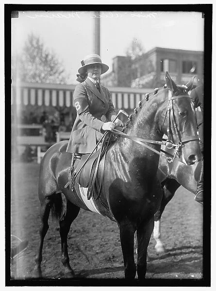 Horse shows, Miss Alice Munn, between 1910 and 1917. Creator: Harris & Ewing. Horse shows, Miss Alice Munn, between 1910 and 1917. Creator: Harris & Ewing
