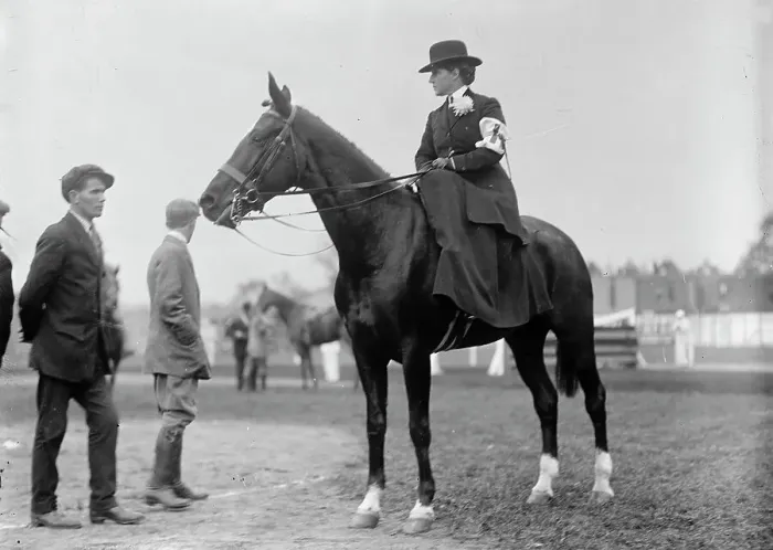 Framed Print : Horse Shows - Mrs. Allen Potts, Driving And Riding, 1910. Creator: Harris & Ewing. Horse Shows - Mrs. Allen Potts, Driving And Riding, 1910. Creator: Harris & Ewing Framed Print : Horse Shows - Mrs. Allen Potts, Driving And Riding, 1910. Creator: Harris & Ewing. Horse Shows - Mrs. Allen Potts, Driving And Riding, 1910. Creator: Harris & Ewing