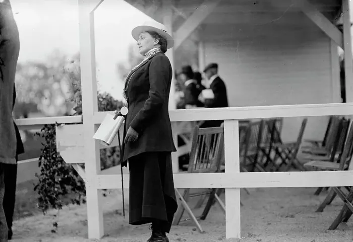 Framed Print : Horse Shows - Mrs. J. Carleton Semple of New York, 1911. Creator: Harris & Ewing. Horse Shows - Mrs. J. Carleton Semple of New York, 1911. Creator: Harris & Ewing Framed Print : Horse Shows - Mrs. J. Carleton Semple of New York, 1911. Creator: Harris & Ewing. Horse Shows - Mrs. J. Carleton Semple of New York, 1911. Creator: Harris & Ewing