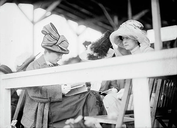 Horse Shows - Mrs. Longworth; Miss Mary Sutherland, 1911. Creator: Harris & Ewing. Horse Shows - Mrs. Longworth; Miss Mary Sutherland, 1911. Creator: Harris & Ewing