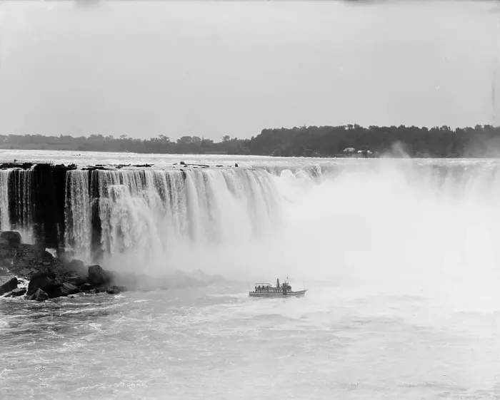 Framed Print : Horshoe [i.e. Horseshoe] Falls, Niagara, c1900. Creator: Unknown