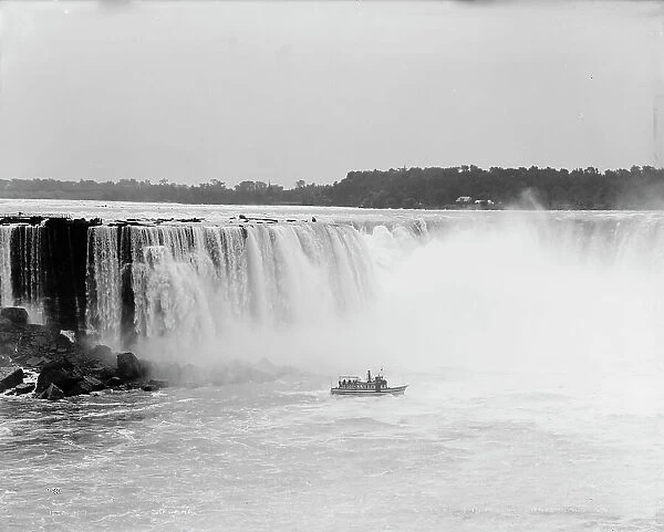 Horshoe [i.e. Horseshoe] Falls, Niagara, c1900. Creator: Unknown