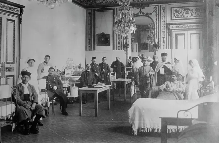 Framed Print : Hospital of Baroness D'Ephresee, Paris, between c1914 and c1915. Creator: Bain News Service Framed Print : Hospital of Baroness D'Ephresee, Paris, between c1914 and c1915. Creator: Bain News Service