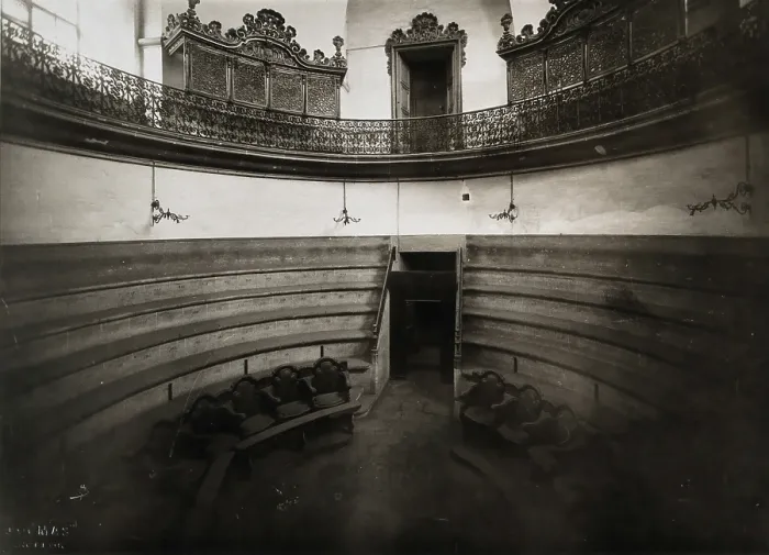 Framed Print : Hospital de la Santa Cruz, Barcelona: the amphitheatre, c1900. Creator: Unknown Framed Print : Hospital de la Santa Cruz, Barcelona: the amphitheatre, c1900. Creator: Unknown