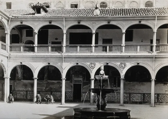 Framed Print : Hospital San Juan de Dios, Granada: view of the cloister and fountain, 1900-1999. Creator: Unknown Framed Print : Hospital San Juan de Dios, Granada: view of the cloister and fountain, 1900-1999. Creator: Unknown