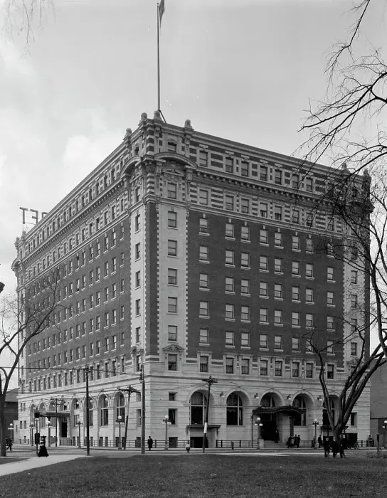 Framed Print : Hotel Bancroft, Worcester, Mass. between 1910 and 1920. Creator: Unknown Framed Print : Hotel Bancroft, Worcester, Mass. between 1910 and 1920. Creator: Unknown