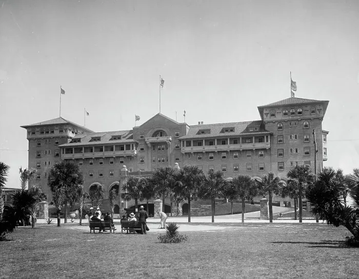 Framed Print : Hotel Clarendon, Seabreeze (i.e. Daytona Beach), Fla. between 1900 and 1920. Creator: Unknown Framed Print : Hotel Clarendon, Seabreeze (i.e. Daytona Beach), Fla. between 1900 and 1920. Creator: Unknown