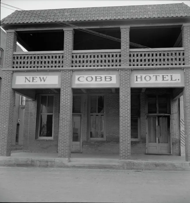 Framed Print : Hotel in Memphis, Texas, 1937. Creator: Dorothea Lange Framed Print : Hotel in Memphis, Texas, 1937. Creator: Dorothea Lange