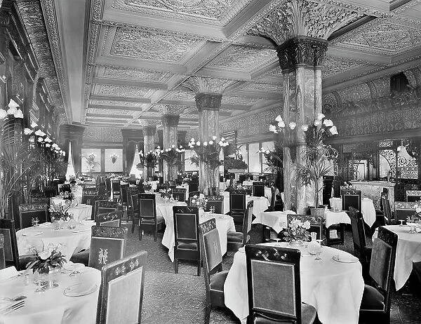 Hotel Netherland, main dining room, New York, N.Y. between 1905 and 1915. Creator: Unknown