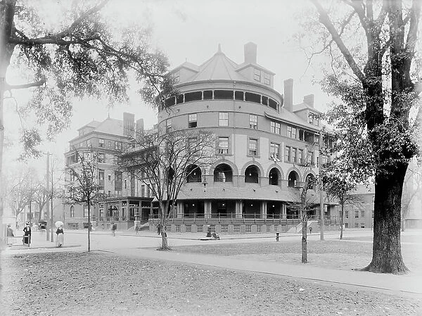 Hotel De Soto, Savannah, Ga. between 1880 and 1901. Creator: Unknown