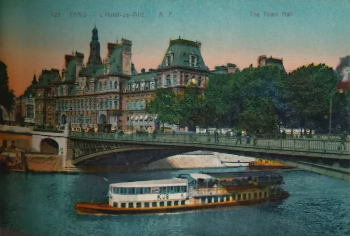 Framed Print : The Hotel de Ville, Paris, c1920 Framed Print : The Hotel de Ville, Paris, c1920