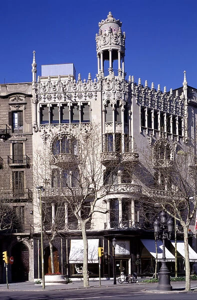 House Lleo Morera, in the Paseo de Gracia, built in 1864 and renewed in 1902