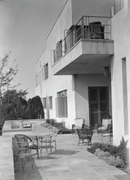 Framed Print : House at The Shallows, property of Lucien Hamilton Tyng, Southampton, Long Island, 1931 Aug. Creator: Arnold Genthe. House at The Shallows, property of Lucien Hamilton Tyng, Southampton, Long Island, 1931 Aug. Creator: Arnold Genthe Framed Print : House at The Shallows, property of Lucien Hamilton Tyng, Southampton, Long Island, 1931 Aug. Creator: Arnold Genthe. House at The Shallows, property of Lucien Hamilton Tyng, Southampton, Long Island, 1931 Aug. Creator: Arnold Genthe