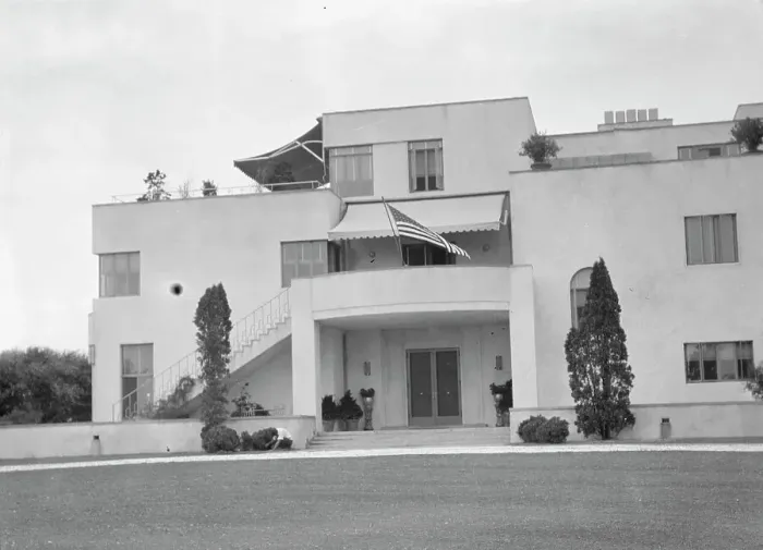Framed Print : House at The Shallows, property of Lucien Hamilton Tyng, Southampton, Long Island, 1931 Aug. Creator: Arnold Genthe. House at The Shallows, property of Lucien Hamilton Tyng, Southampton, Long Island, 1931 Aug. Creator: Arnold Genthe Framed Print : House at The Shallows, property of Lucien Hamilton Tyng, Southampton, Long Island, 1931 Aug. Creator: Arnold Genthe. House at The Shallows, property of Lucien Hamilton Tyng, Southampton, Long Island, 1931 Aug. Creator: Arnold Genthe