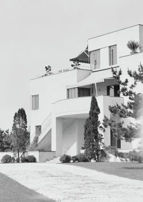 Framed Print : House at The Shallows, property of Lucien Hamilton Tyng, Southampton, Long Island, 1931 Creator: Arnold Genthe. House at The Shallows, property of Lucien Hamilton Tyng, Southampton, Long Island, 1931 Creator: Arnold Genthe Framed Print : House at The Shallows, property of Lucien Hamilton Tyng, Southampton, Long Island, 1931 Creator: Arnold Genthe. House at The Shallows, property of Lucien Hamilton Tyng, Southampton, Long Island, 1931 Creator: Arnold Genthe