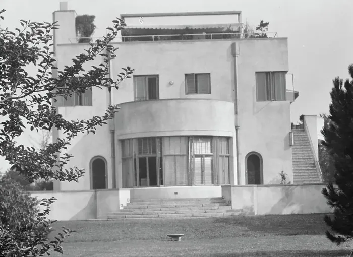 Framed Print : House at The Shallows, property of Lucien Hamilton Tyng, Southampton, Long Island, 1931 Aug. Creator: Arnold Genthe. House at The Shallows, property of Lucien Hamilton Tyng, Southampton, Long Island, 1931 Aug. Creator: Arnold Genthe Framed Print : House at The Shallows, property of Lucien Hamilton Tyng, Southampton, Long Island, 1931 Aug. Creator: Arnold Genthe. House at The Shallows, property of Lucien Hamilton Tyng, Southampton, Long Island, 1931 Aug. Creator: Arnold Genthe
