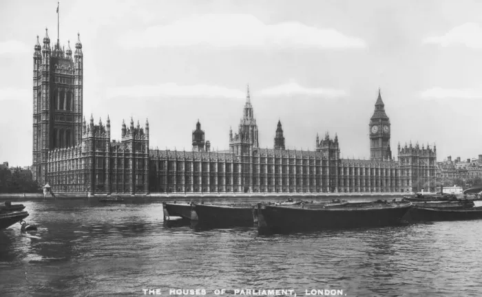 Framed Print : The Houses of Parliament, Westminster, London, 1933. Artist: Philco Publishing Company Framed Print : The Houses of Parliament, Westminster, London, 1933. Artist: Philco Publishing Company