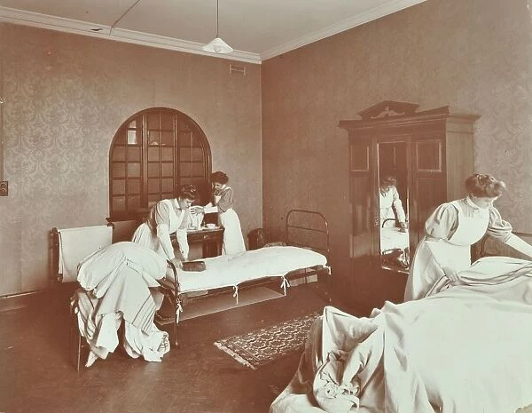 Housewifery students, Battersea Polytechnic, London, 1907