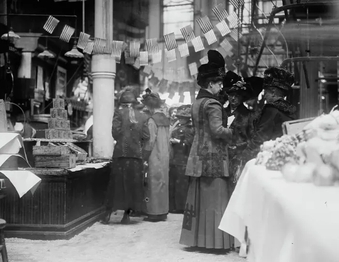 Framed Print : Housewives league at Washington Market, between c1910 and c1915. Creator: Bain News Service Framed Print : Housewives league at Washington Market, between c1910 and c1915. Creator: Bain News Service