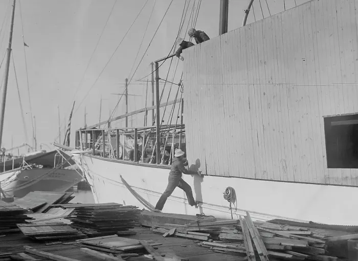 Framed Print : Housing yacht for winter ('Owera'), between 1917 and c1920. Creator: Bain News Service Framed Print : Housing yacht for winter ('Owera'), between 1917 and c1920. Creator: Bain News Service