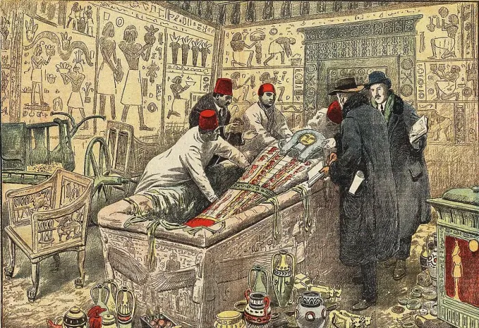 Framed Print : Howard Carter and Lord Carnarvon with Coffin of Tutankhamun. Creator: Anonymous Framed Print : Howard Carter and Lord Carnarvon with Coffin of Tutankhamun. Creator: Anonymous