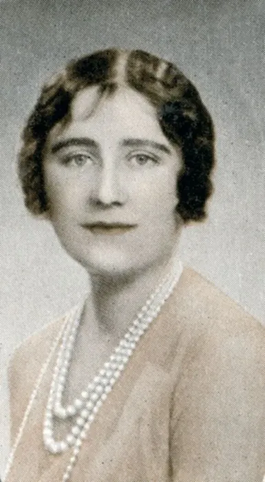 Framed Print : HRH The Duchess of York (1900-2002), 1935. Artist: Bertram Park Framed Print : HRH The Duchess of York (1900-2002), 1935. Artist: Bertram Park