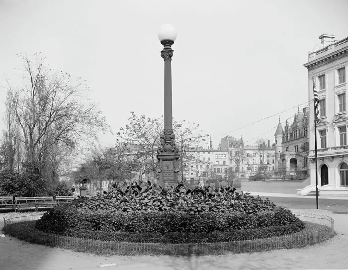 Framed Print : Hudson memorial monument, Riverside Drive, New York, between 1910 and 1920. Creator: Unknown Framed Print : Hudson memorial monument, Riverside Drive, New York, between 1910 and 1920. Creator: Unknown