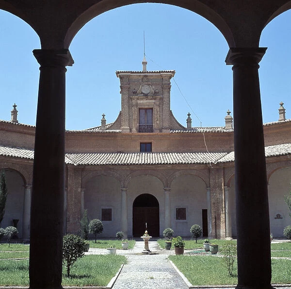 Huesca Patio De LA Antigua Universidad Literaria Hoy Sede Del Museo Provincial