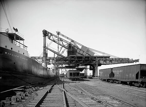 Hulett machine unloading ore, Buffalo, N.Y. c1908. Creator: Unknown