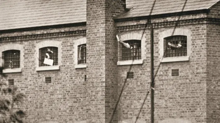 Framed Print : Hunger strikers waving to Christabel Pankhurst from their cells in Holloway Prison, London, 1909 Framed Print : Hunger strikers waving to Christabel Pankhurst from their cells in Holloway Prison, London, 1909