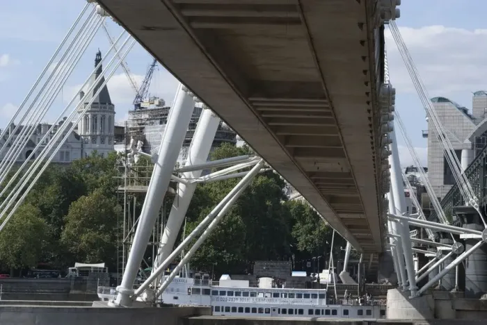 Framed Print : Hungerford Bridge, River Thames, London, England, UK, 3 / 9 / 10. Creator: Ethel Davies Framed Print : Hungerford Bridge, River Thames, London, England, UK, 3 / 9 / 10. Creator: Ethel Davies