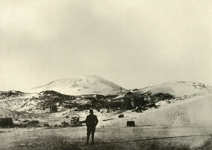 Framed Print : The Hut, with Mount Erebus in the Background, in the Autumn, 1908, (1909) Framed Print : The Hut, with Mount Erebus in the Background, in the Autumn, 1908, (1909)