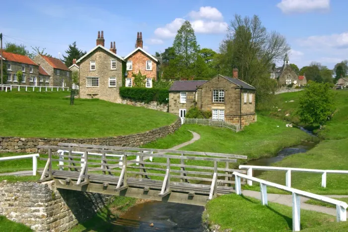 Framed Print : Hutton-le-Hole, North Yorkshire Framed Print : Hutton-le-Hole, North Yorkshire