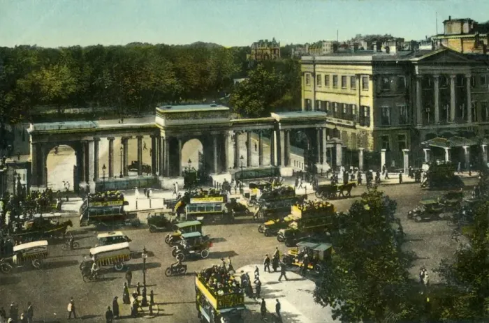 Framed Print : Hyde Park Corner, London, c1910. Creator: Unknown Framed Print : Hyde Park Corner, London, c1910. Creator: Unknown