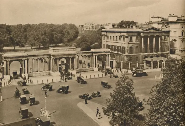 Framed Print : Hyde Park Corner With The Triple Archway Leading To The Royal Park Showing Apsley House, c1935 Framed Print : Hyde Park Corner With The Triple Archway Leading To The Royal Park Showing Apsley House, c1935