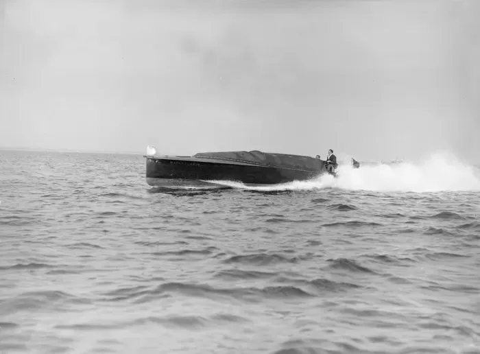 Framed Print : The hydroplane Maple Leaf IV, 1913. Creator: Kirk & Sons of Cowes Framed Print : The hydroplane Maple Leaf IV, 1913. Creator: Kirk & Sons of Cowes