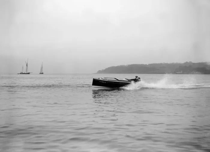 Framed Print : The hydroplane Vicuna III underway, 1913. Creator: Kirk & Sons of Cowes Framed Print : The hydroplane Vicuna III underway, 1913. Creator: Kirk & Sons of Cowes