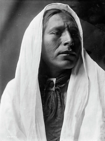 Iahla, 'Willow', Taos, head-and-shoulders portrait, facing right, c1905. Creator: Edward Sheriff Curtis. Iahla, 'Willow', Taos, head-and-shoulders portrait, facing right, c1905. Creator: Edward Sheriff Curtis