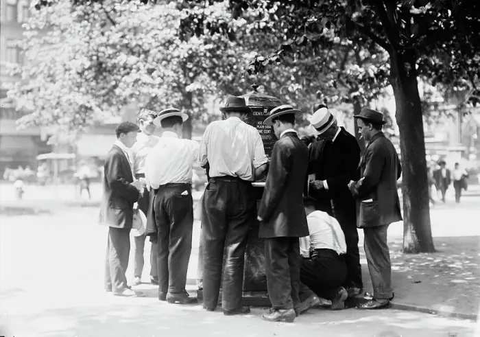 Framed Print : Ice water in the park--hot day, N.Y.C. between c1910 and c1915. Creator: Bain News Service Framed Print : Ice water in the park--hot day, N.Y.C. between c1910 and c1915. Creator: Bain News Service