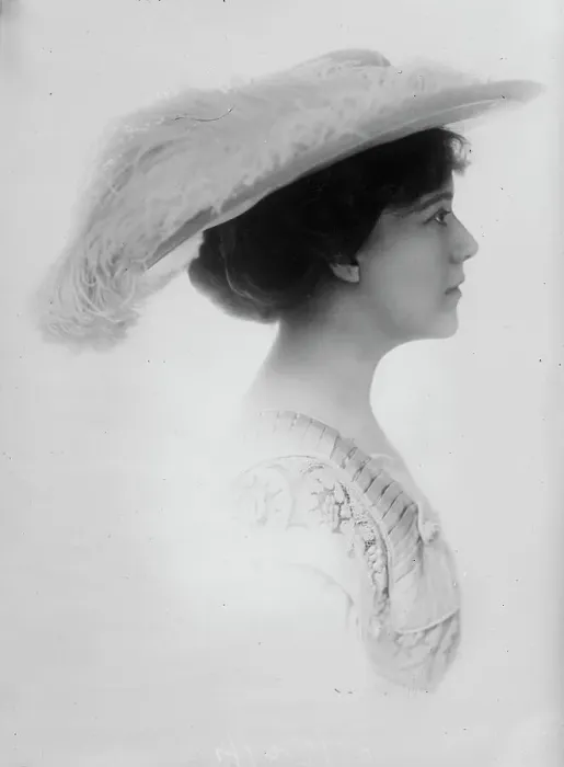 Framed Print : Ida Conquest, 1910. Creator: Bain News Service Framed Print : Ida Conquest, 1910. Creator: Bain News Service