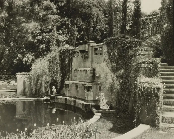 Framed Print : Il Paradiso, Mrs. Dudley Peter Allen house, 1188 Hillcrest Avenue, Pasadena, California, 1917. Creator: Frances Benjamin Johnston. Il Paradiso, Mrs. Dudley Peter Allen house, 1188 Hillcrest Avenue, Pasadena, California, 1917 Framed Print : Il Paradiso, Mrs. Dudley Peter Allen house, 1188 Hillcrest Avenue, Pasadena, California, 1917. Creator: Frances Benjamin Johnston. Il Paradiso, Mrs. Dudley Peter Allen house, 1188 Hillcrest Avenue, Pasadena, California, 1917