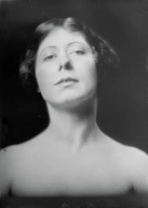 Framed Print : Illingsworth, Miss, portrait photograph, between 1917 and 1919. Creator: Arnold Genthe Framed Print : Illingsworth, Miss, portrait photograph, between 1917 and 1919. Creator: Arnold Genthe