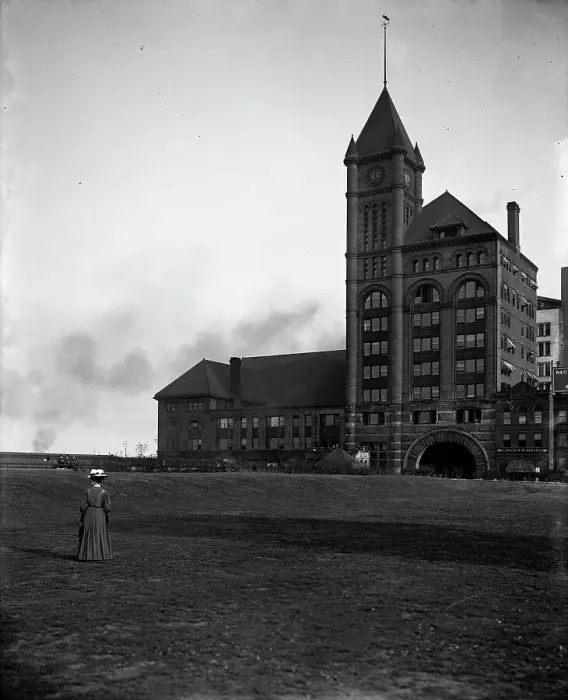 Framed Print : Illinois Central [Railway] station, Chicago, Ill. between 1900 and 1910. Creator: Unknown