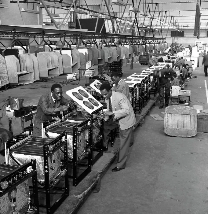 Framed Print : Immigrant workers on the cooker production line at the GEC, Swinton, South Yorkshire, 1962 Framed Print : Immigrant workers on the cooker production line at the GEC, Swinton, South Yorkshire, 1962