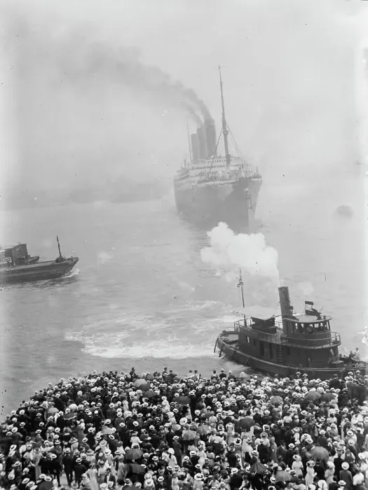 Framed Print : IMPERATOR starts, 1913. Creator: Bain News Service Framed Print : IMPERATOR starts, 1913. Creator: Bain News Service