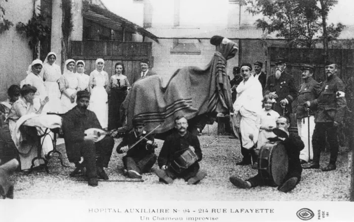 Framed Print : Improvised camel, auxiliary hospital, Rue Lafayette, Paris, France, World War I, 1914-1918 Framed Print : Improvised camel, auxiliary hospital, Rue Lafayette, Paris, France, World War I, 1914-1918